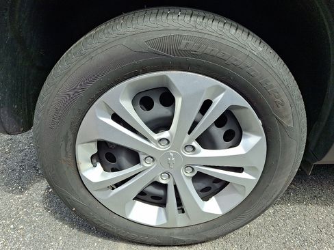 Certified 2025 Chevrolet Trax LS w/ Driver Confidence Package FWD image 7