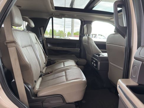 Used 2018 Ford Expedition XLT w/ Equipment Group 201A AWD/4WD image 15