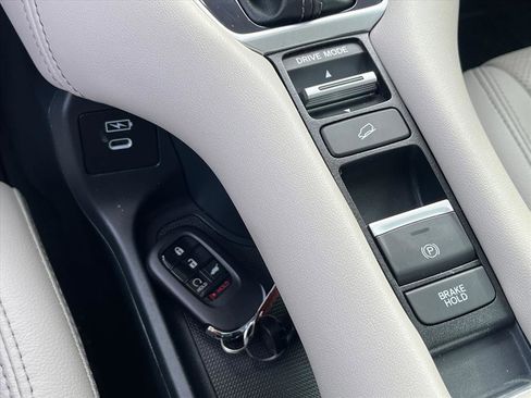 Certified 2025 Honda HR-V EX-L image 17