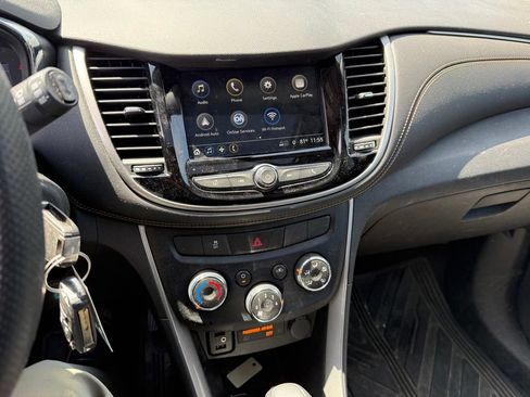 Used 2018 Chevrolet Trax LT FWD image 6