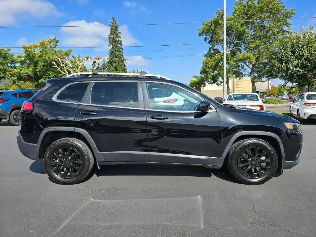 Used 2019 Jeep Cherokee Latitude w/ Cold Weather Group FWD image 10