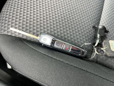 Used 2025 Kia Soul LX w/ LX Technology Package FWD image 21