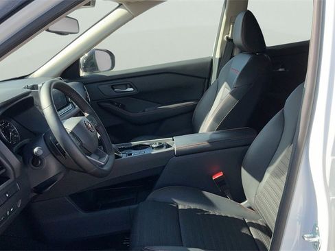 Used 2025 Nissan Rogue SV w/ Rock Creek Premium Package image 17