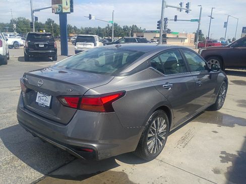 Used 2024 Nissan Altima 2.5 SV FWD image 6