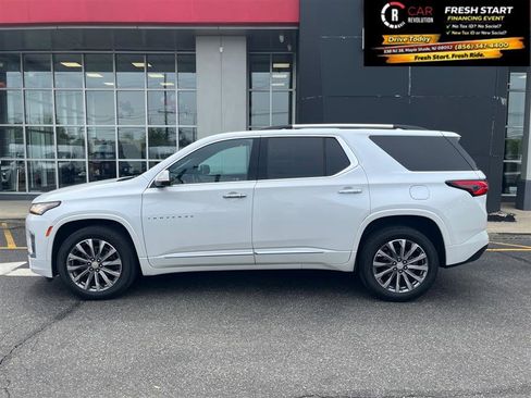 Used 2023 Chevrolet Traverse Premier FWD image 4