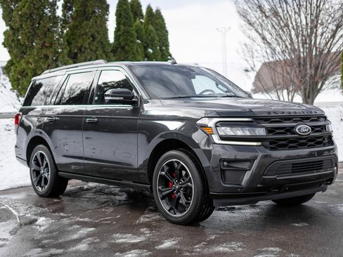 Certified 2022 Ford Expedition Limited image 3