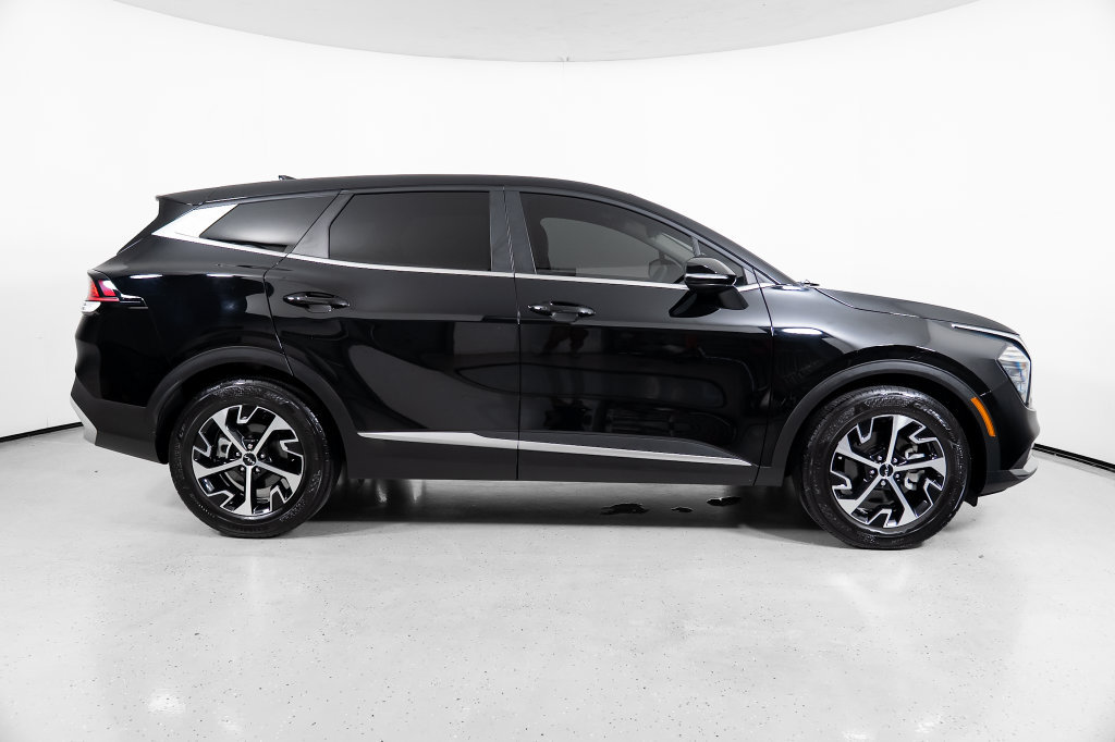 Used 2024 Kia Sportage EX FWD image 3
