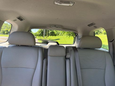 Used 2012 Toyota Highlander Limited w/ Tow Pkg FWD image 24
