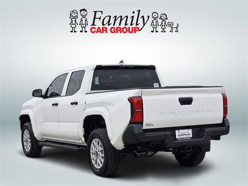 Used 2024 Toyota Tacoma SR image 3