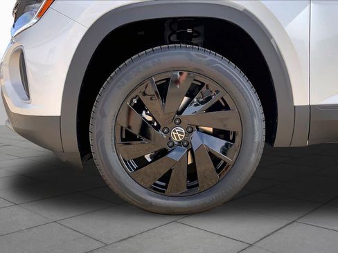 New 2026 Volkswagen Atlas SE FWD image 12