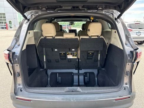 Used 2023 Toyota Sienna XLE FWD image 13