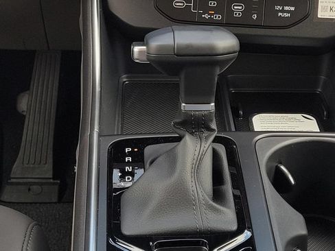 New 2026 Kia Carnival EX FWD image 19