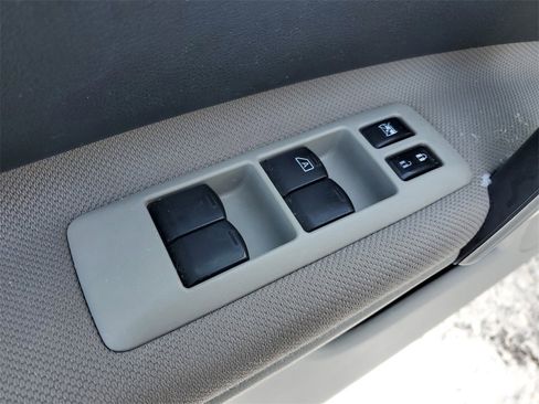 Used 2013 Nissan Rogue S image 21