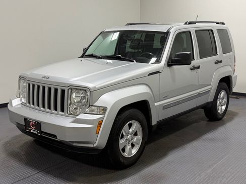 Used 2012 Jeep Liberty Sport image 1