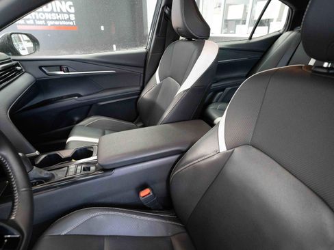 Used 2025 Toyota Camry SE image 10