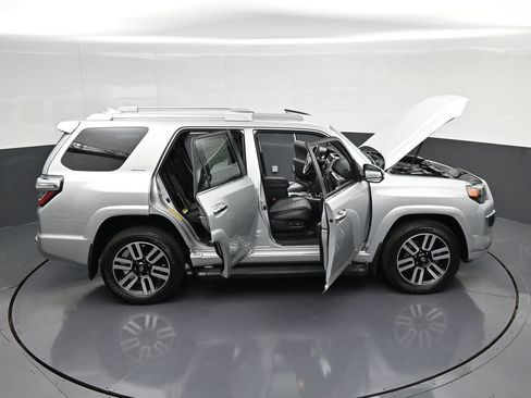 Used 2024 Toyota 4Runner Limited AWD/4WD image 37