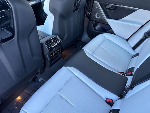 Used 2025 BMW M5 w/ Carbon Package image 4