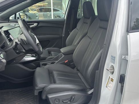 Used 2024 Audi Q4 e-tron Prestige image 12