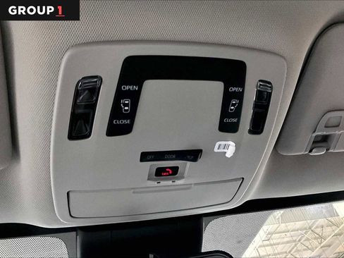 Used 2023 Toyota Sienna LE image 33