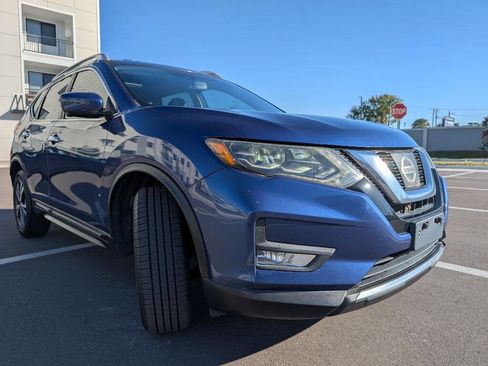 Used 2017 Nissan Rogue SL w/ SL Premium Package image 4