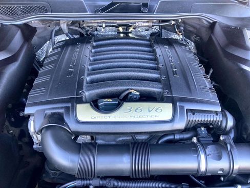 Used 2017 Porsche Cayenne Platinum Edition AWD/4WD image 23