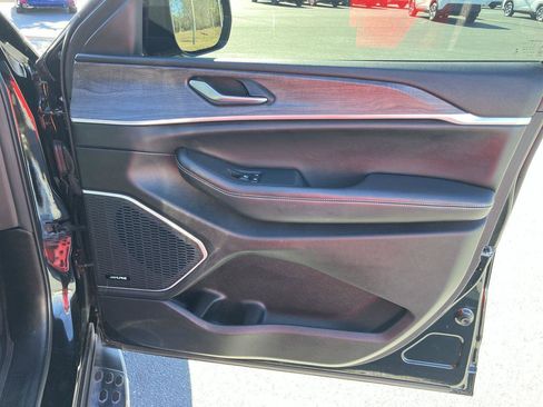 Used 2022 Jeep Grand Cherokee Limited w/ Luxury Tech Group II image 34