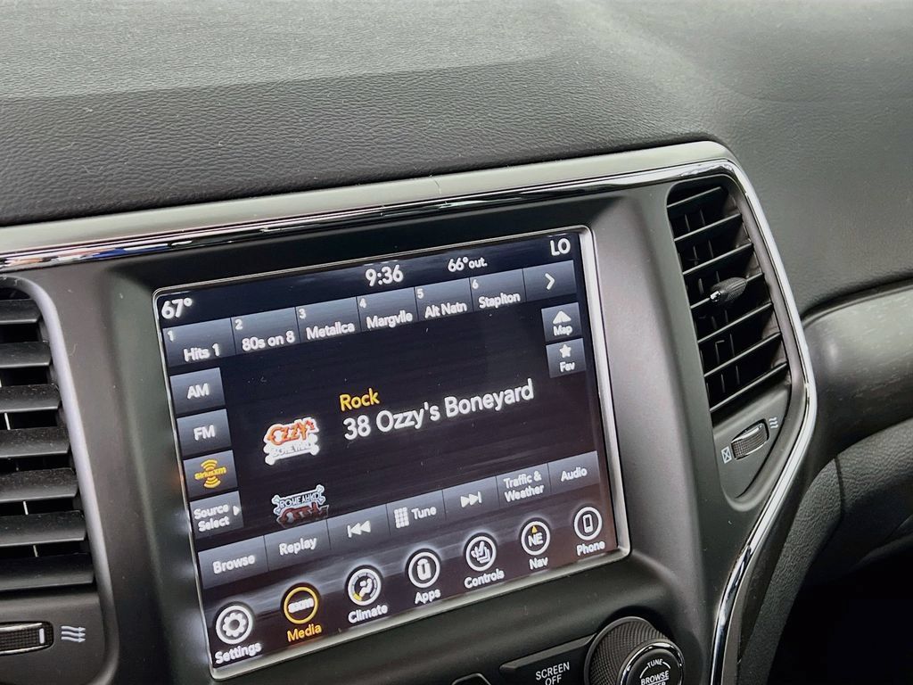 Used 2018 Jeep Grand Cherokee Altitude AWD/4WD image 14