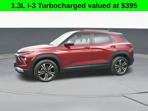 Used 2025 Chevrolet TrailBlazer LT w/ LT Cold Weather Package image 7