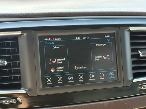 Used 2019 Chrysler Pacifica Touring-L FWD image 36