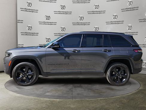 Used 2023 Jeep Grand Cherokee Altitude AWD/4WD image 2