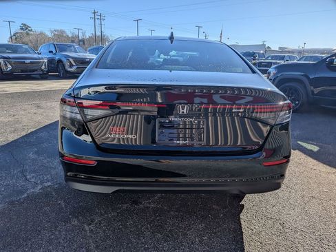 Used 2025 Honda Accord SE image 4