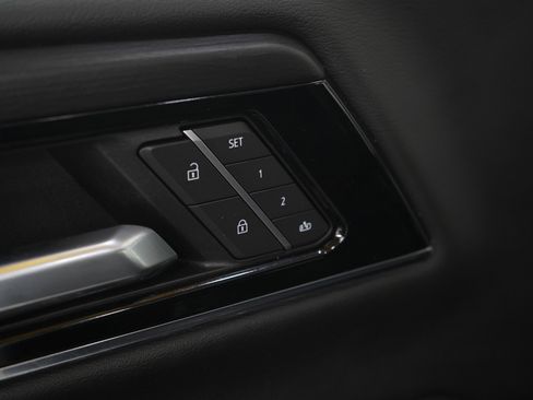 Used 2025 GMC Yukon Denali AWD/4WD image 28