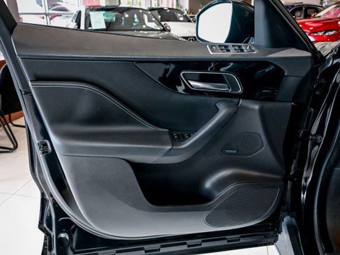 Used 2019 Jaguar F-PACE R-Sport image 15