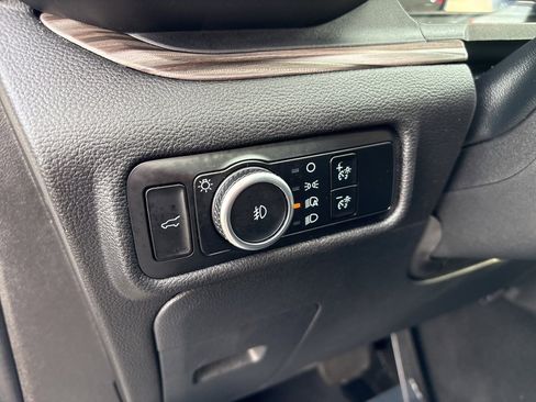 Used 2023 Ford Explorer Limited w/ Limited Technology Package image 22