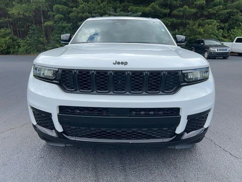 Used 2024 Jeep Grand Cherokee L Altitude RWD image 2