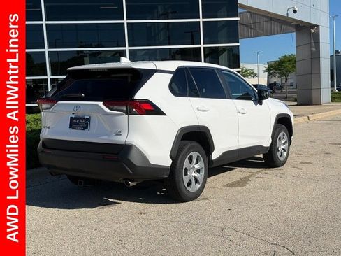 Used 2022 Toyota RAV4 LE AWD/4WD image 3