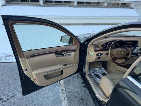 Used 2013 Mercedes-Benz S 550 S 550 4MATIC Sedan 4D image 12