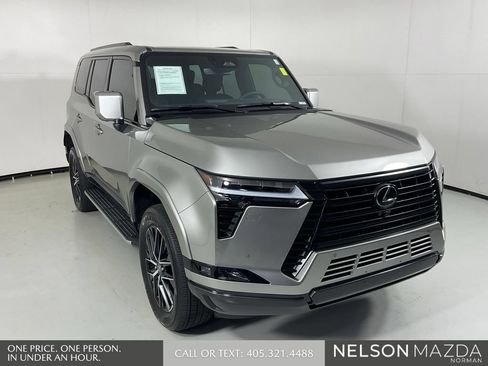 Used 2025 Lexus GX 550 w/ Accessory Package (2T) AWD/4WD image 2