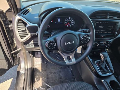 Used 2022 Kia Soul LX w/ Technology Package FWD image 6