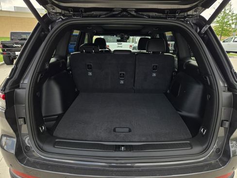 New 2026 Jeep Grand Cherokee Limited RWD image 8