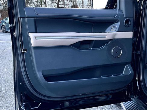 Certified 2023 Ford Expedition Limited image 21
