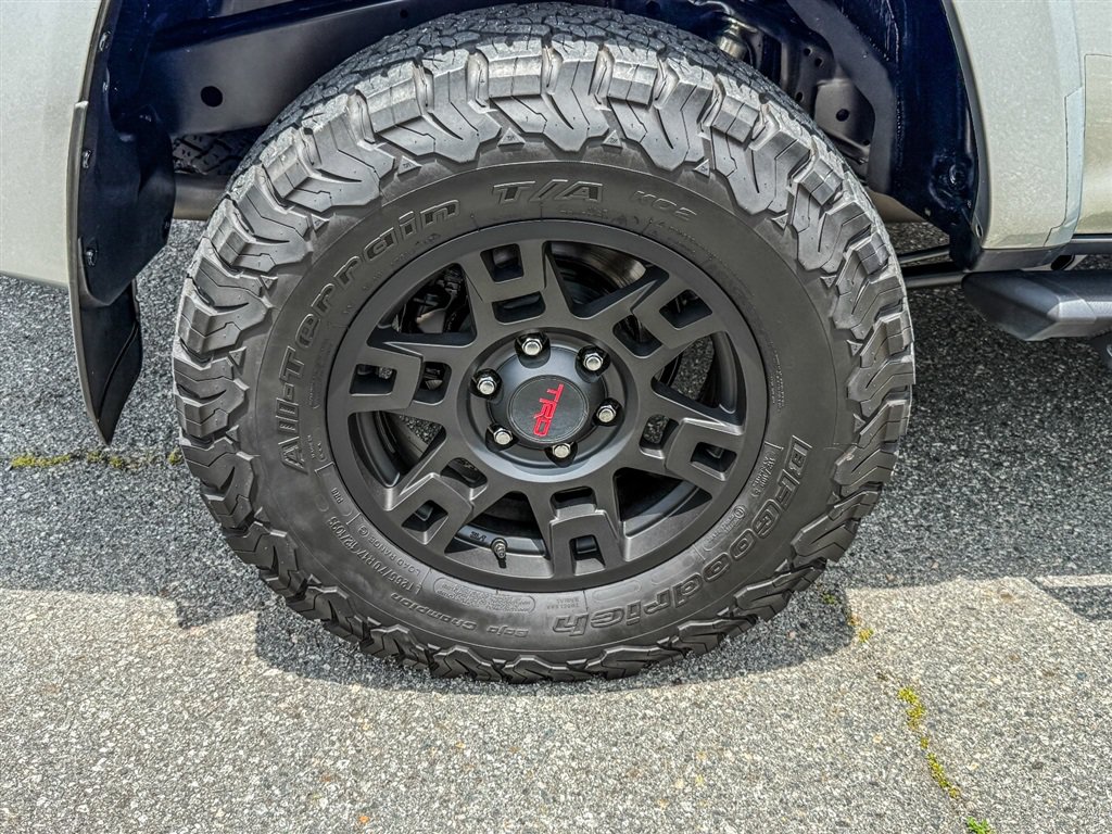 Used 2018 Toyota 4Runner TRD Off-Road Premium AWD/4WD image 31
