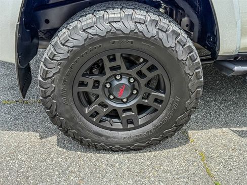 Used 2018 Toyota 4Runner TRD Off-Road Premium AWD/4WD image 31