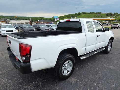 Used 2018 Toyota Tacoma SR AWD/4WD image 9