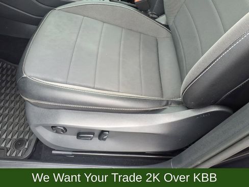 Used 2022 Volkswagen Taos SE FWD image 11