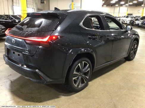 Used 2022 Lexus UX 200 image 4