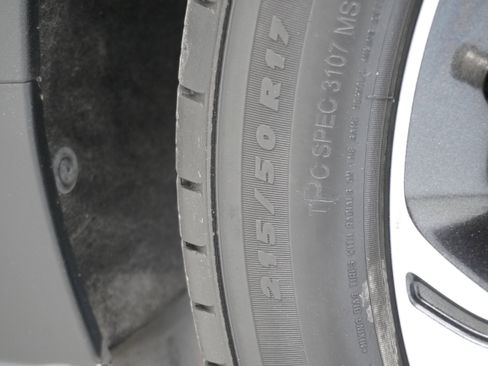 Used 2019 Chevrolet Bolt Premier w/ Infotainment Package image 25