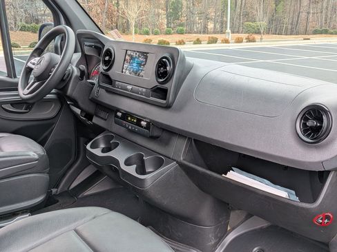 Used 2023 Mercedes-Benz Sprinter 2500 image 35