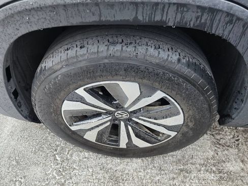 Used 2024 Volkswagen Atlas Cross Sport SE FWD image 7