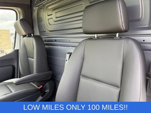 Used 2025 Mercedes-Benz Sprinter 2500 image 16